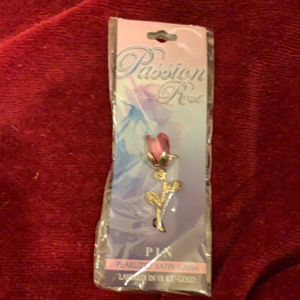 18kt gold plated Rose pin